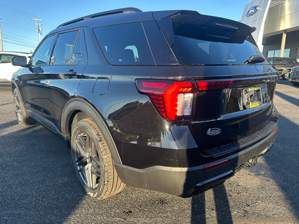 2026 Ford Explorer ST-Line photo 3