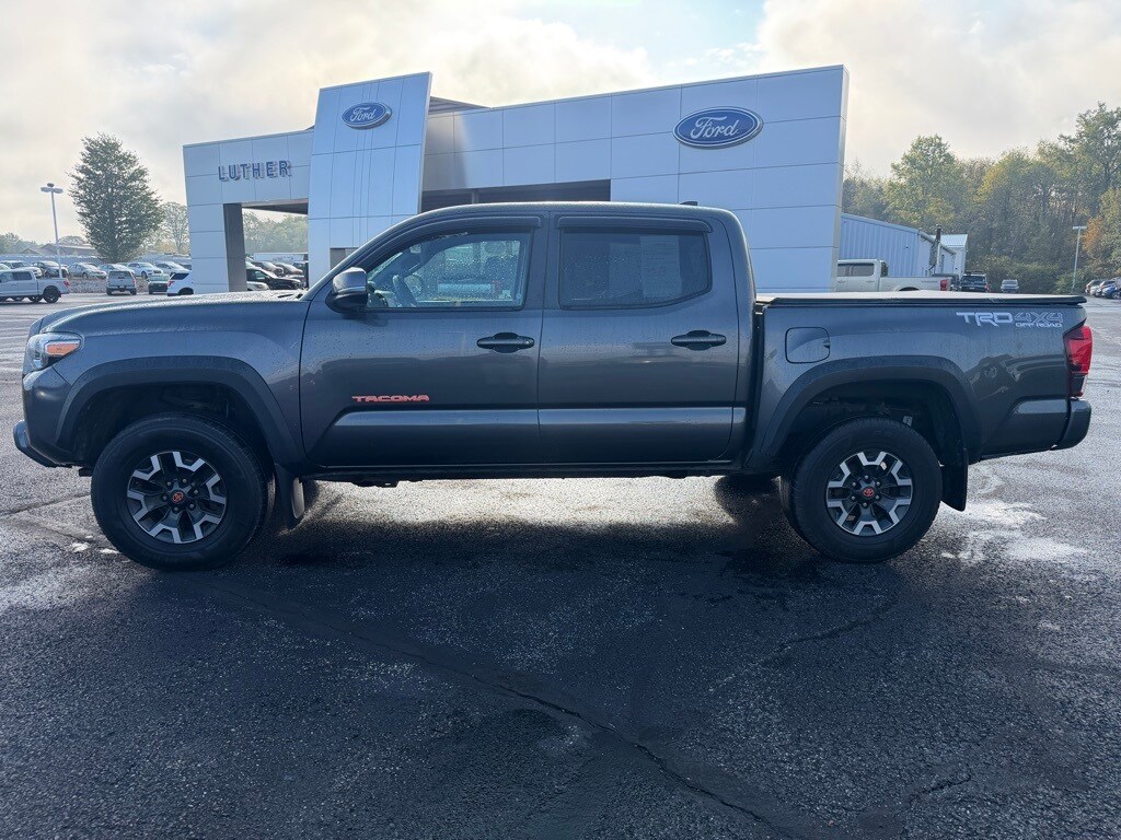 2018 Toyota Tacoma TRD Off-Road photo 2