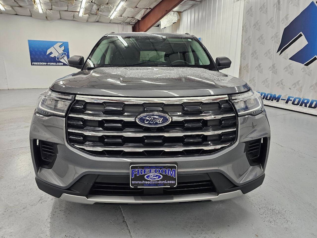 Used 2025 Ford Explorer Active AWD 4dr SUV SUV
