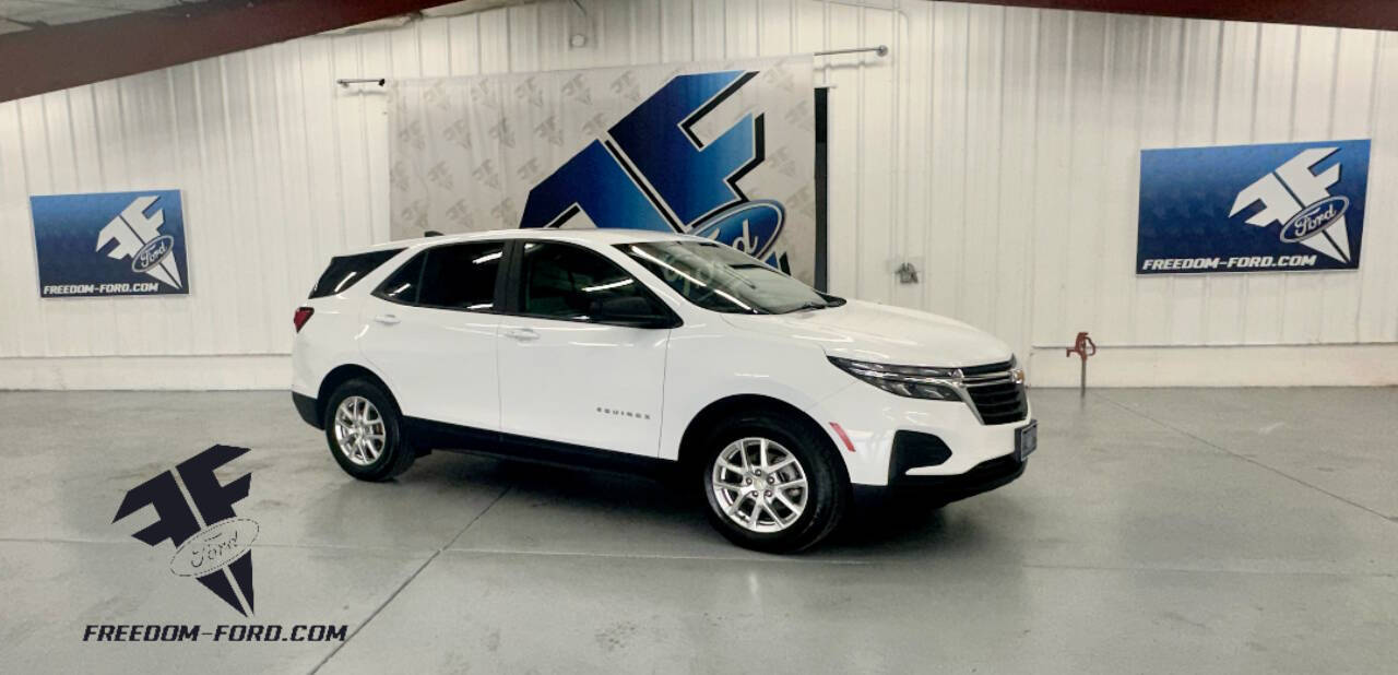 2022 Chevrolet Equinox LS's photo