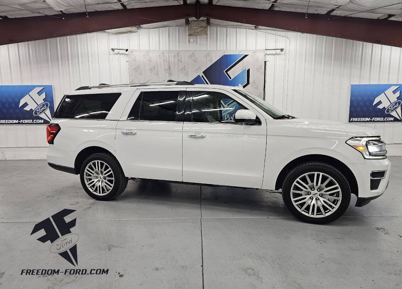 2024 Ford Expedition Limited's photo