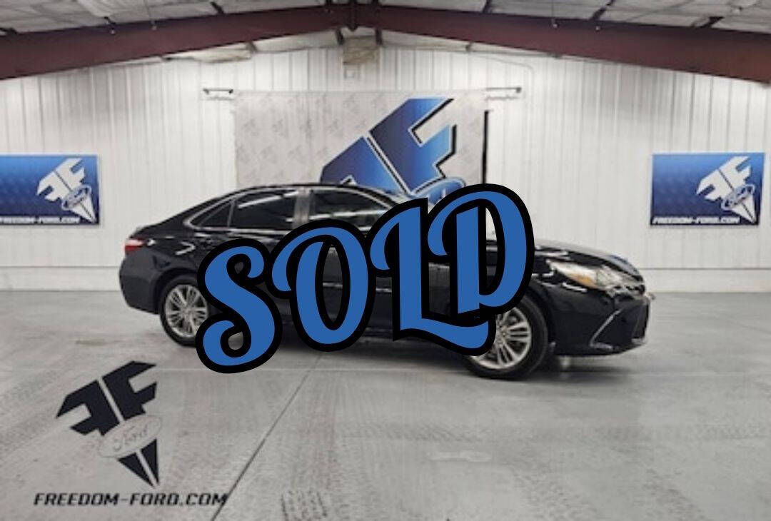 2017 Toyota Camry SE's photo