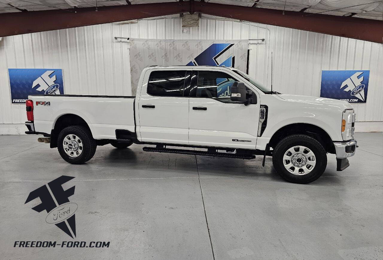 2023 Ford F-350 Super Duty XLT's photo