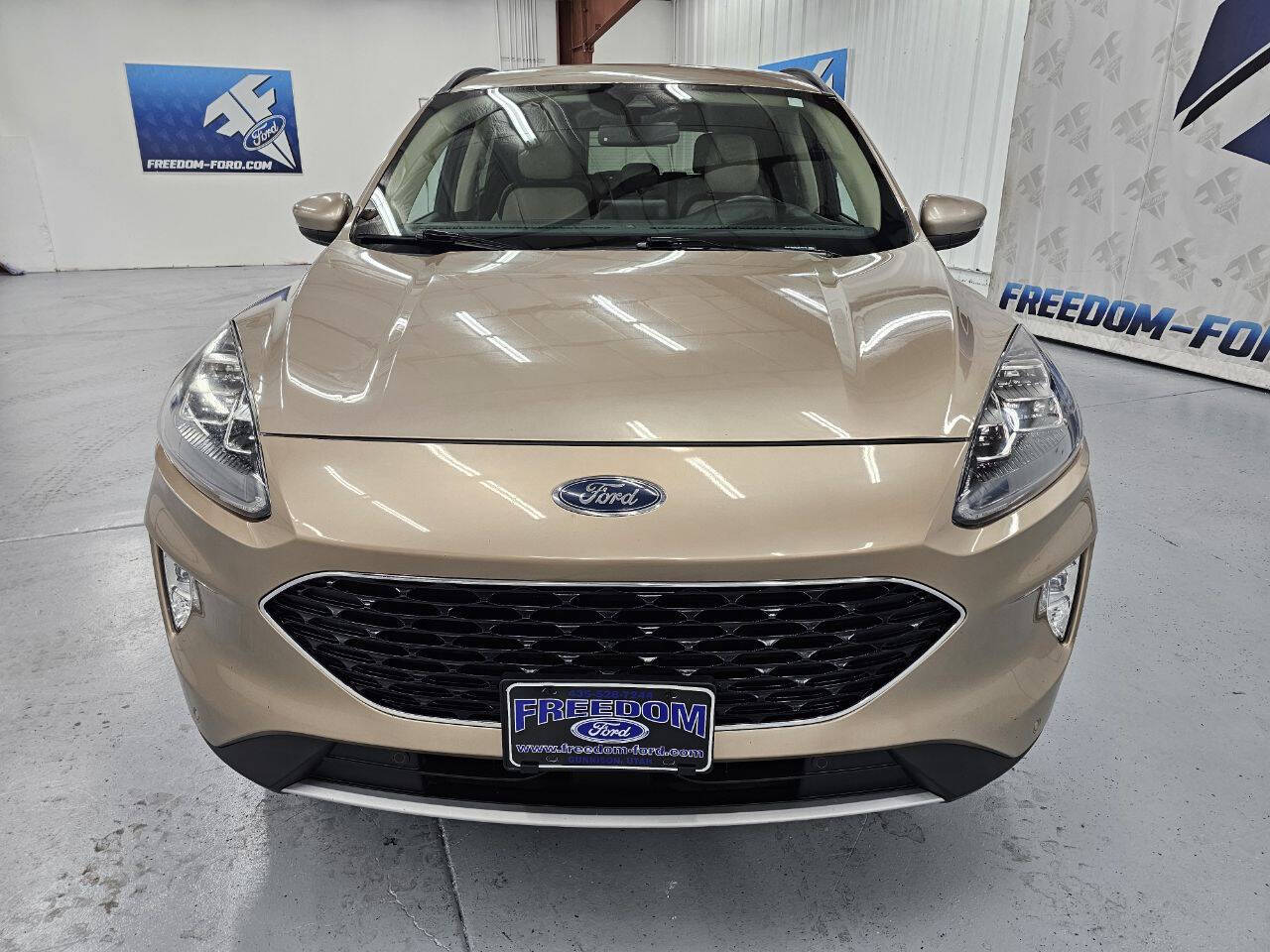 2020 Ford Escape Titanium photo 3