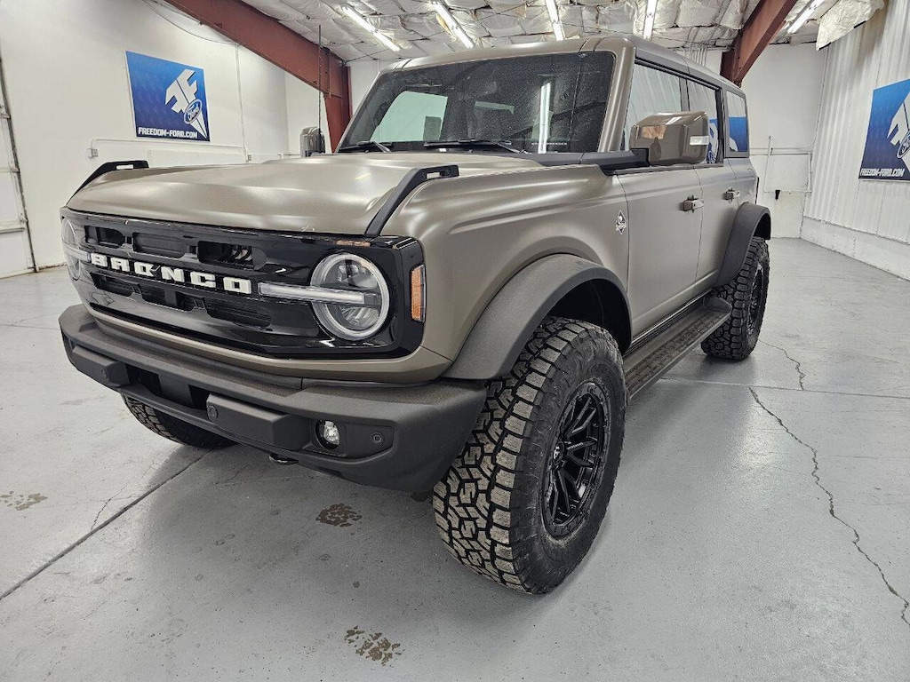 New 2025 Ford Bronco Outer Banks 4x4 4dr SUV SUV