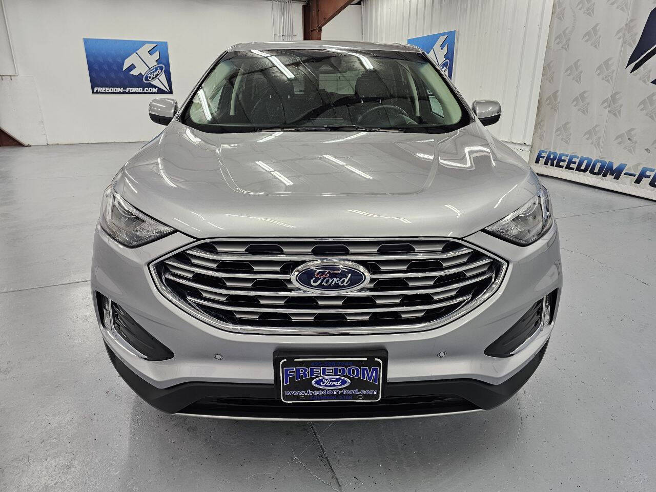 2024 Ford Edge Titanium photo 3