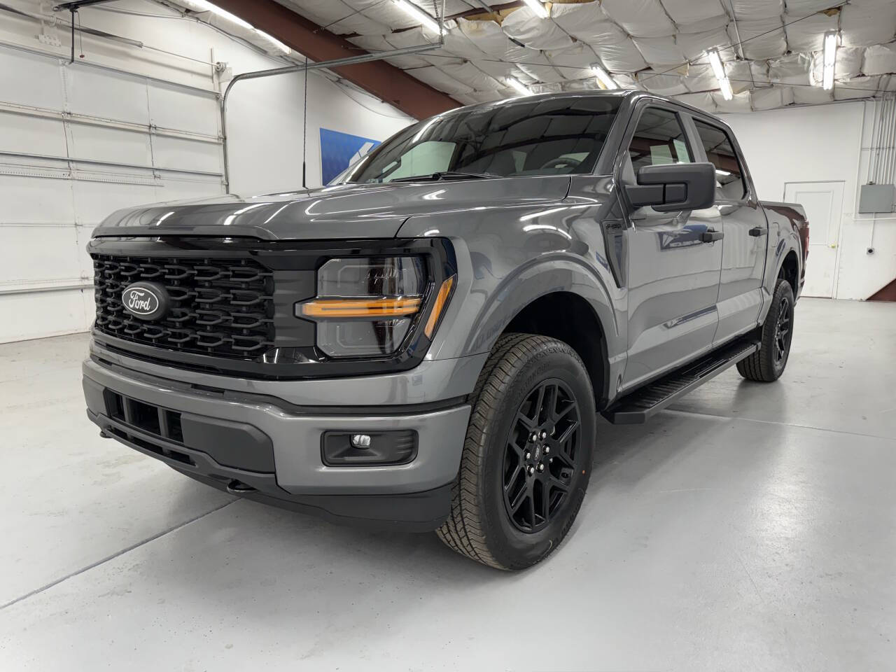 2025 Ford F-150 STX photo 4