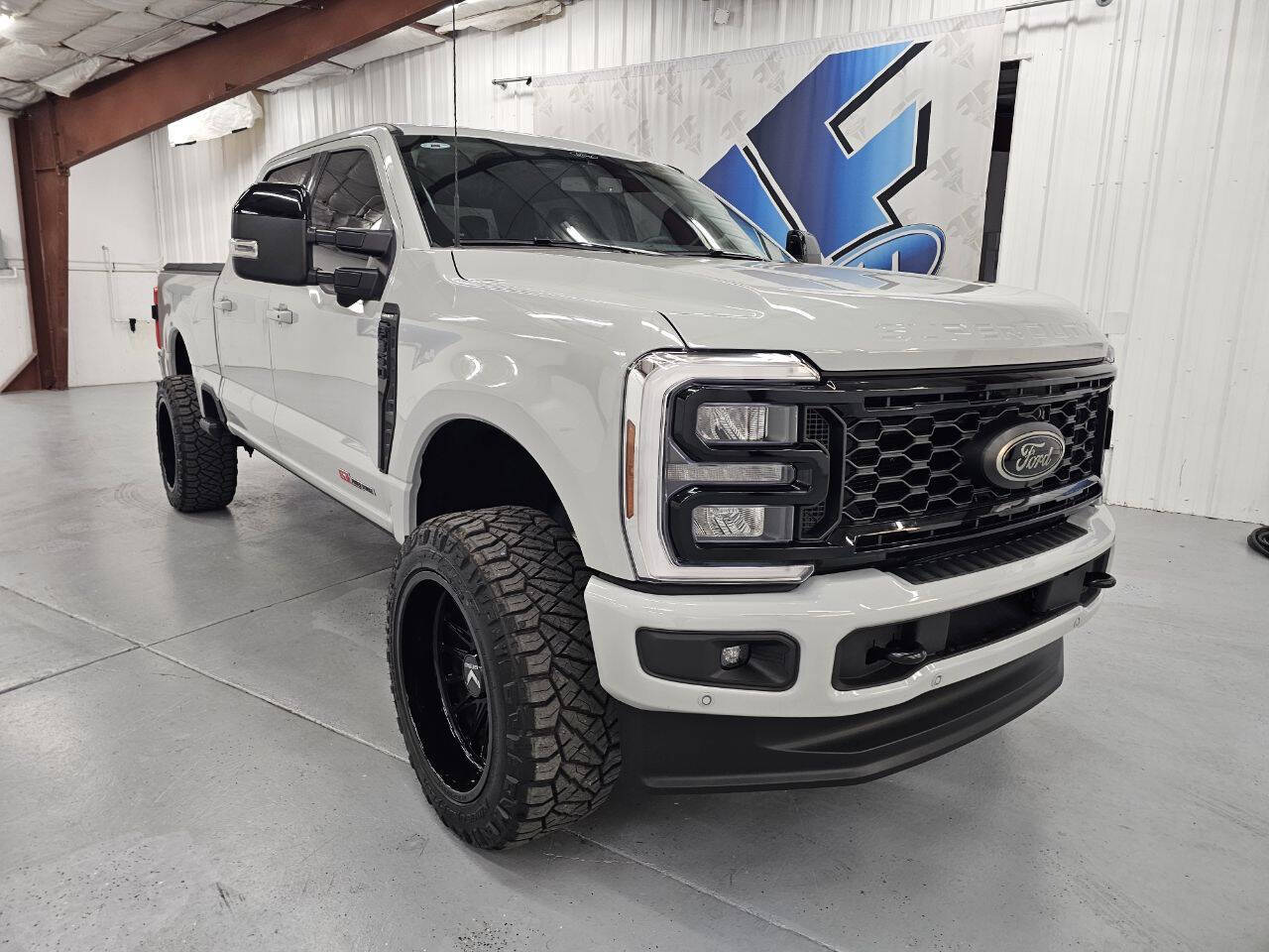 2025 Ford F-350 Lariat photo 4
