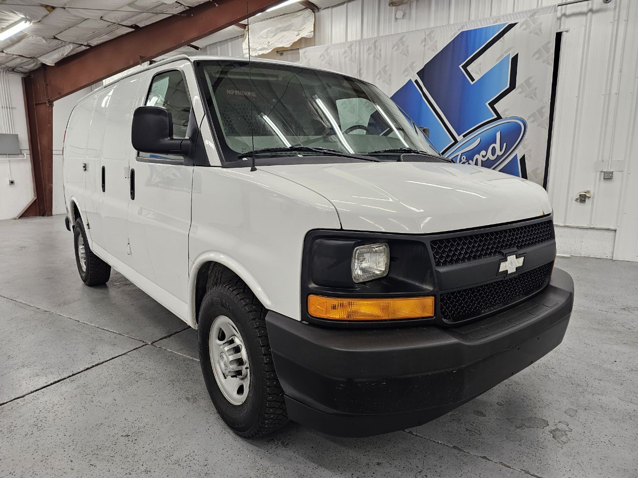 2017 Chevrolet Express 2500 Cargo Van photo 2