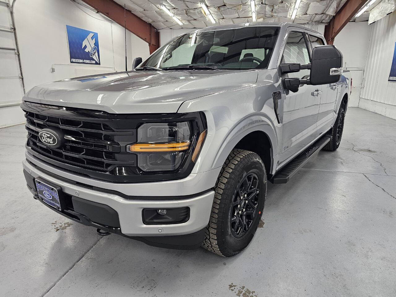 2025 Ford F-150 XLT photo 2