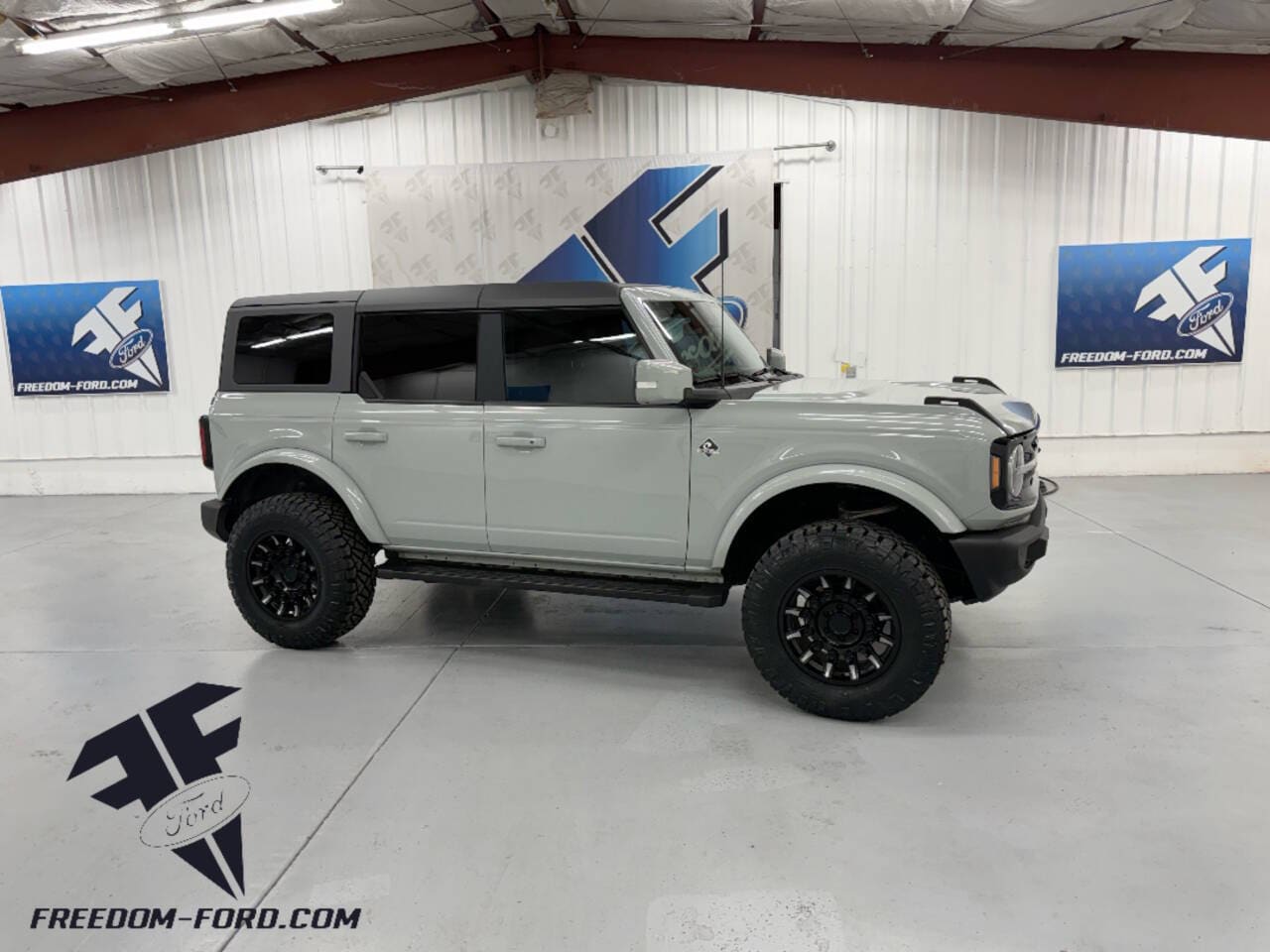 2022 Ford Bronco 4-Door Outer Banks's photo