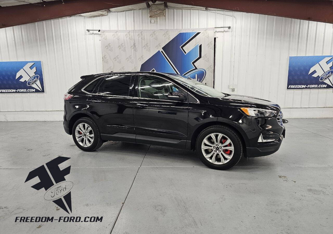 2024 Ford Edge Titanium's photo