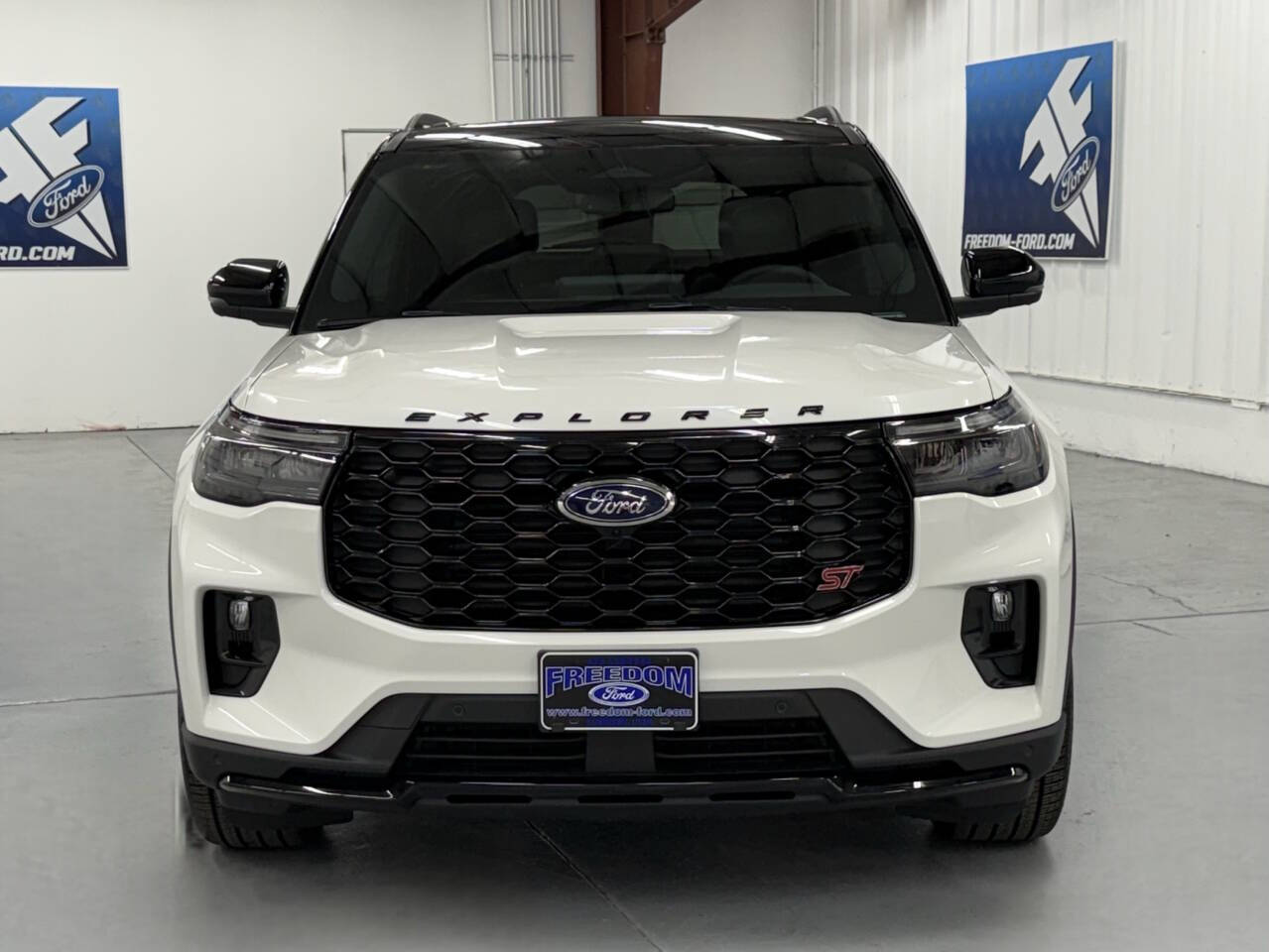 2025 Ford Explorer ST photo 3