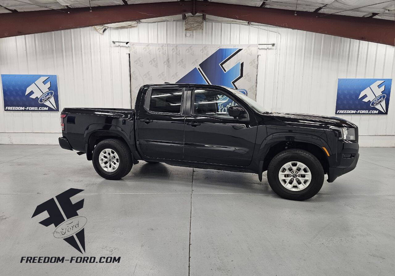 2024 Nissan Frontier SV Crew Cab 4X4 SWB's photo