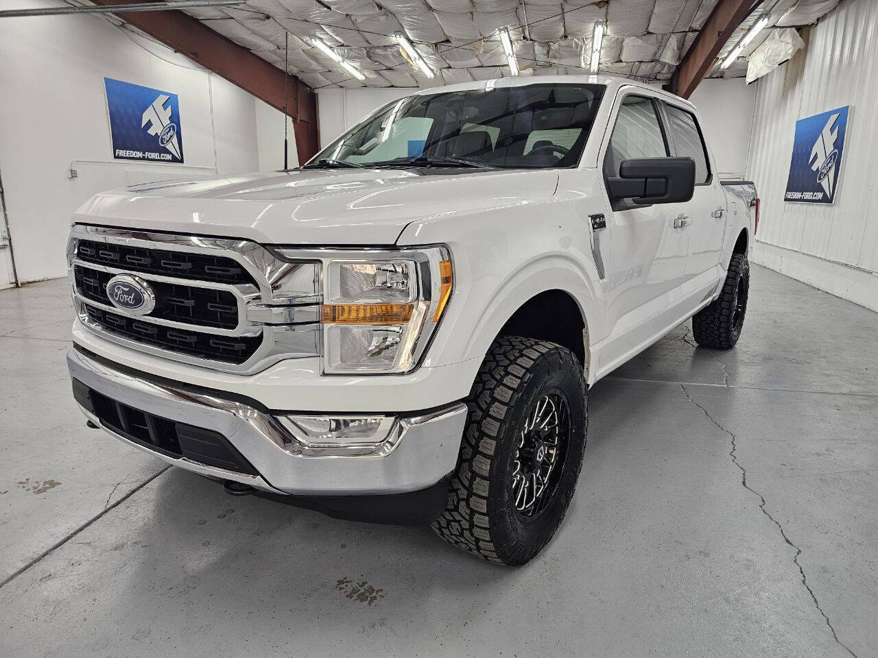 2023 Ford F-150 XLT photo 2