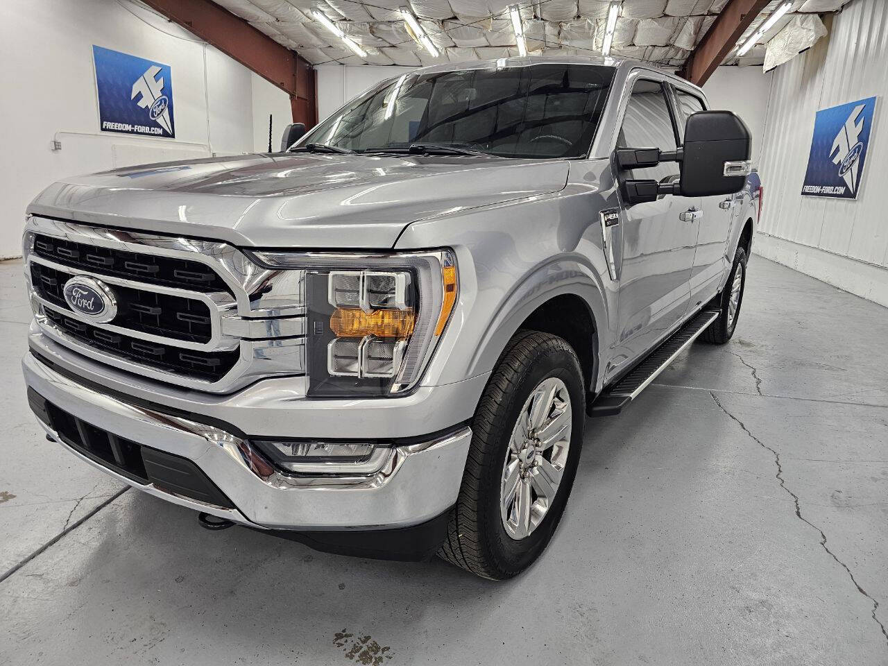2023 Ford F-150 XLT photo 2