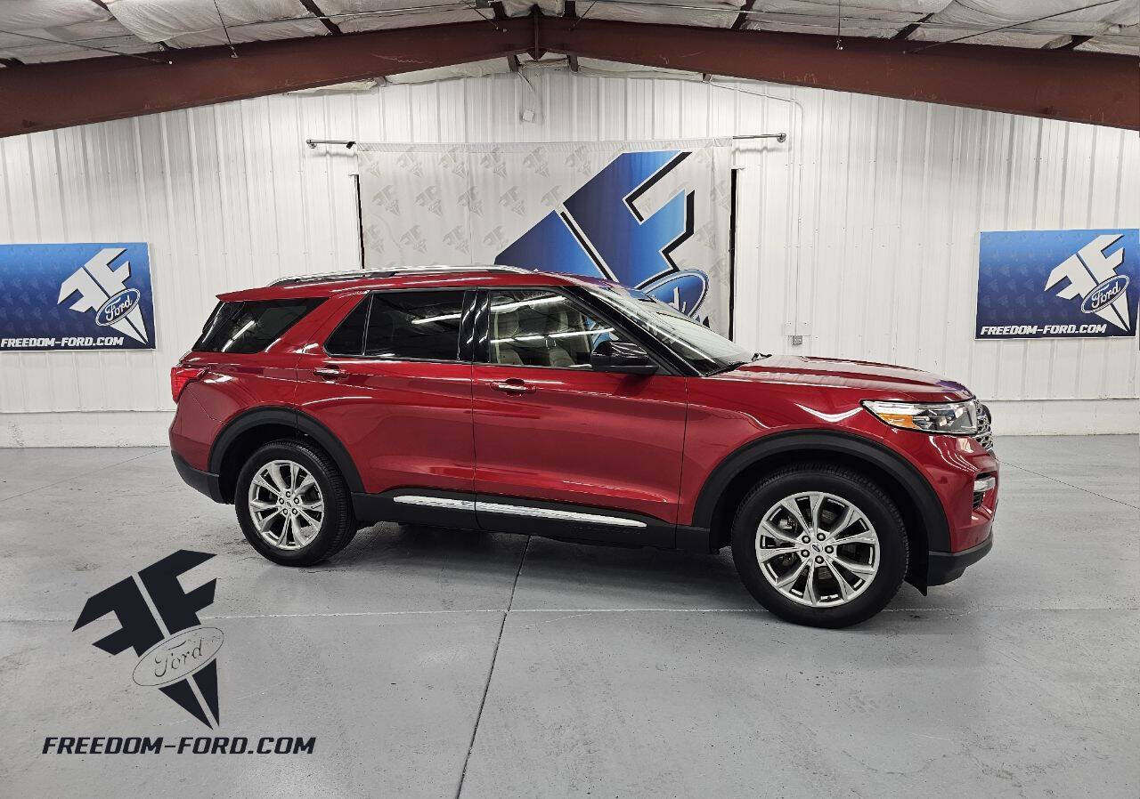 2022 Ford Explorer Limited's photo
