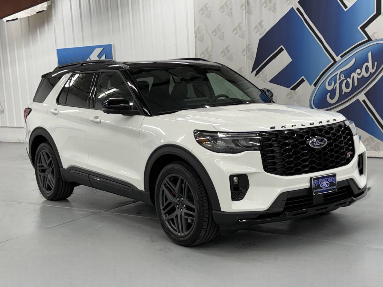 2025 Ford Explorer ST photo 2