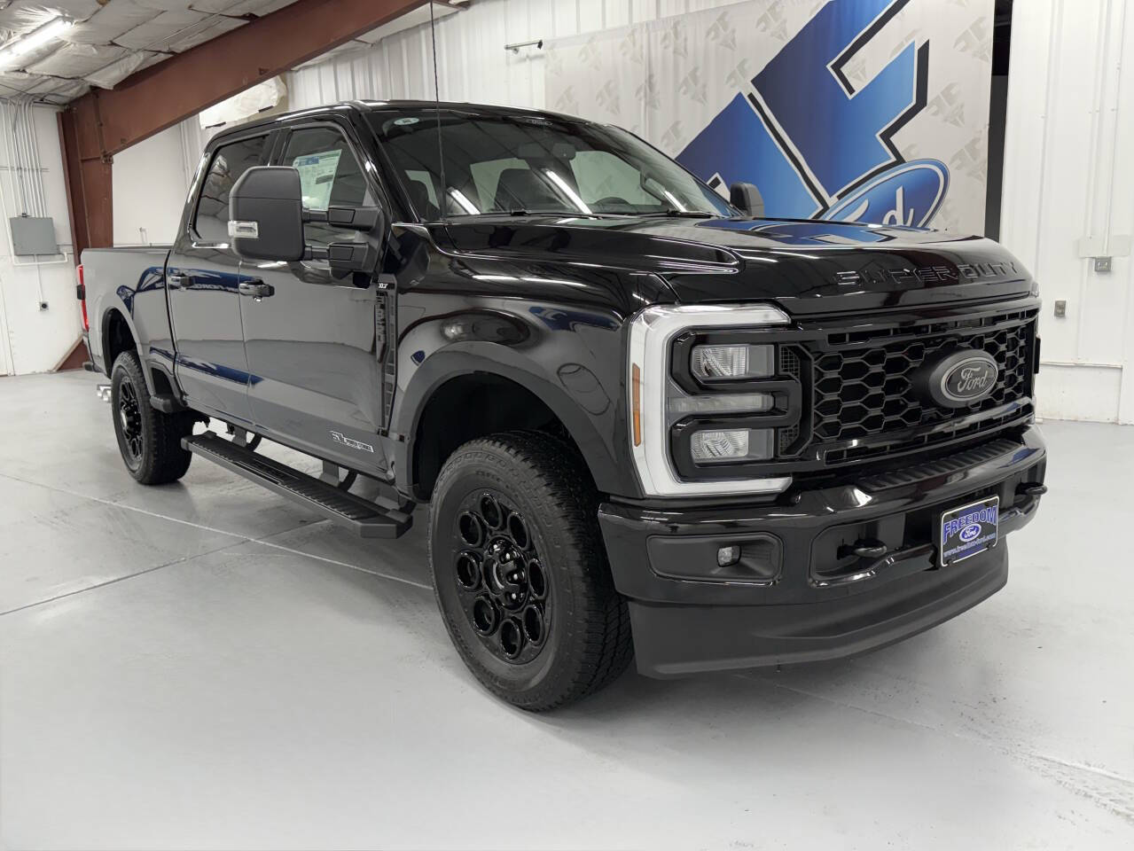 2026 Ford F-350 XLT photo 2