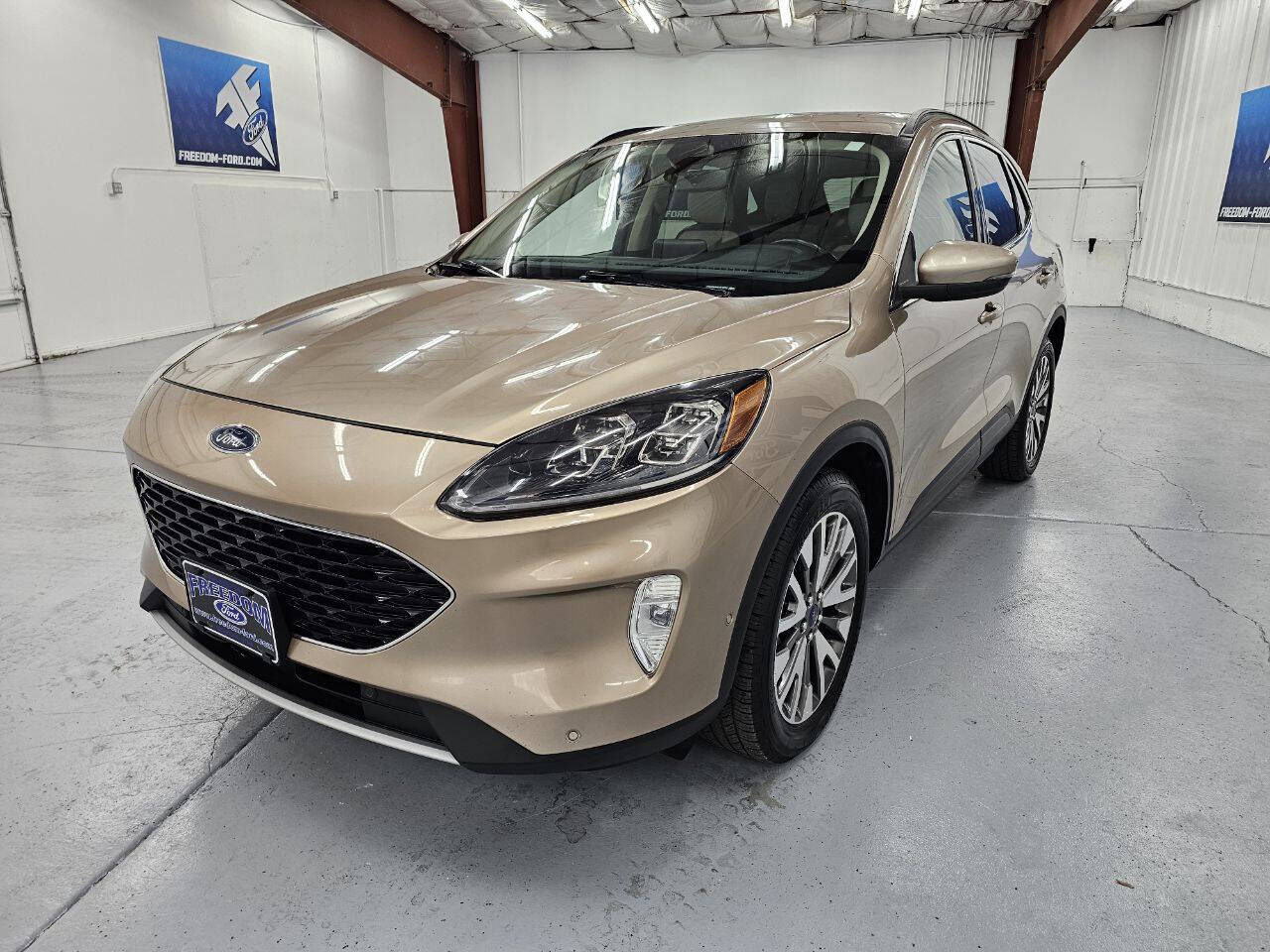 2020 Ford Escape Titanium photo 2