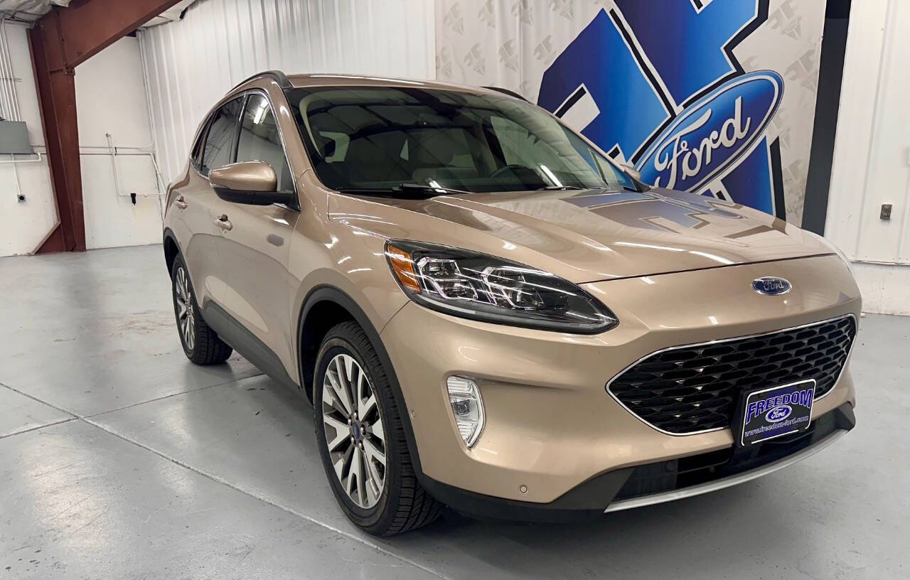 2020 Ford Escape Titanium photo 2