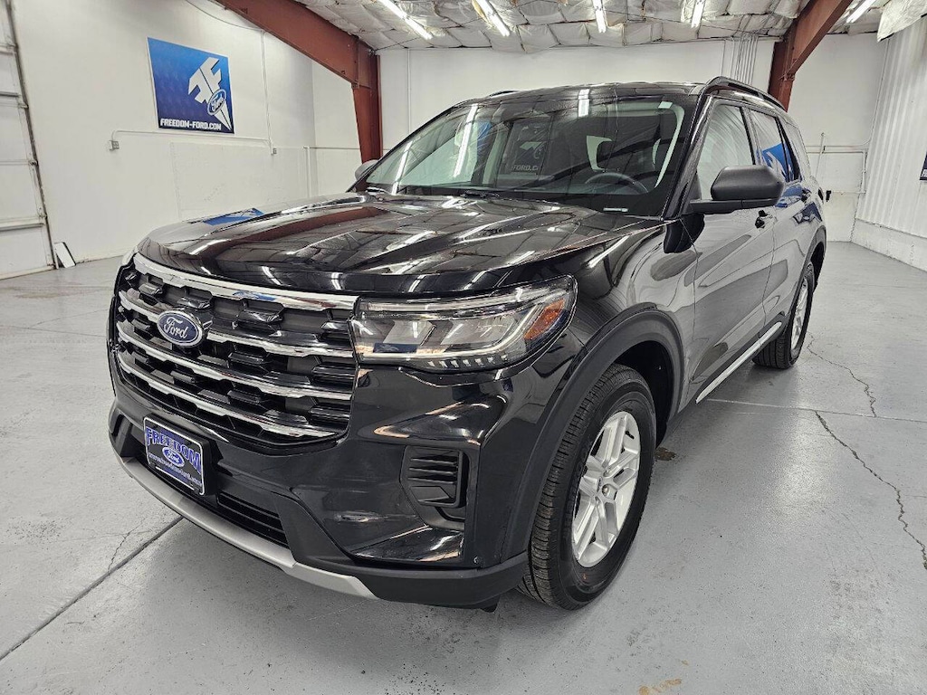 Used 2025 Ford Explorer Active AWD 4dr SUV SUV