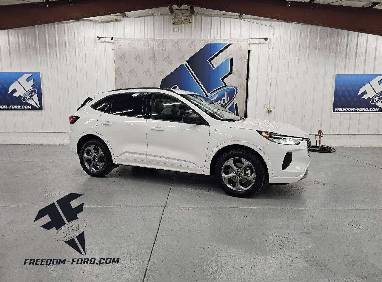 2023 Ford Escape ST-Line's photo