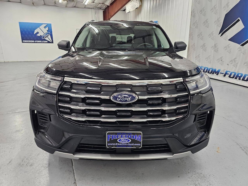 Used 2025 Ford Explorer Active AWD 4dr SUV SUV