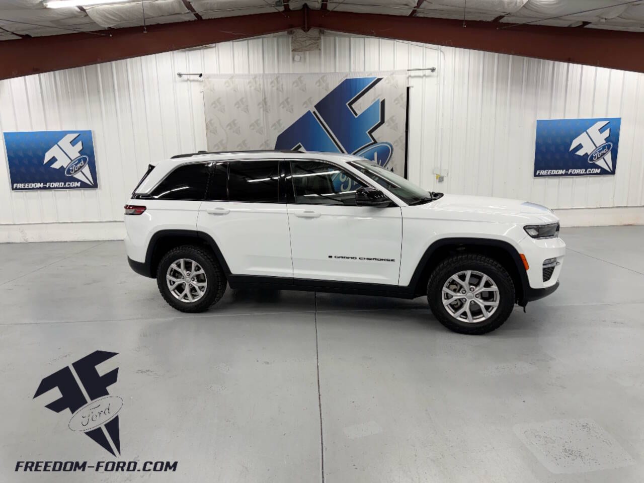 2022 Jeep Grand Cherokee Limited's photo