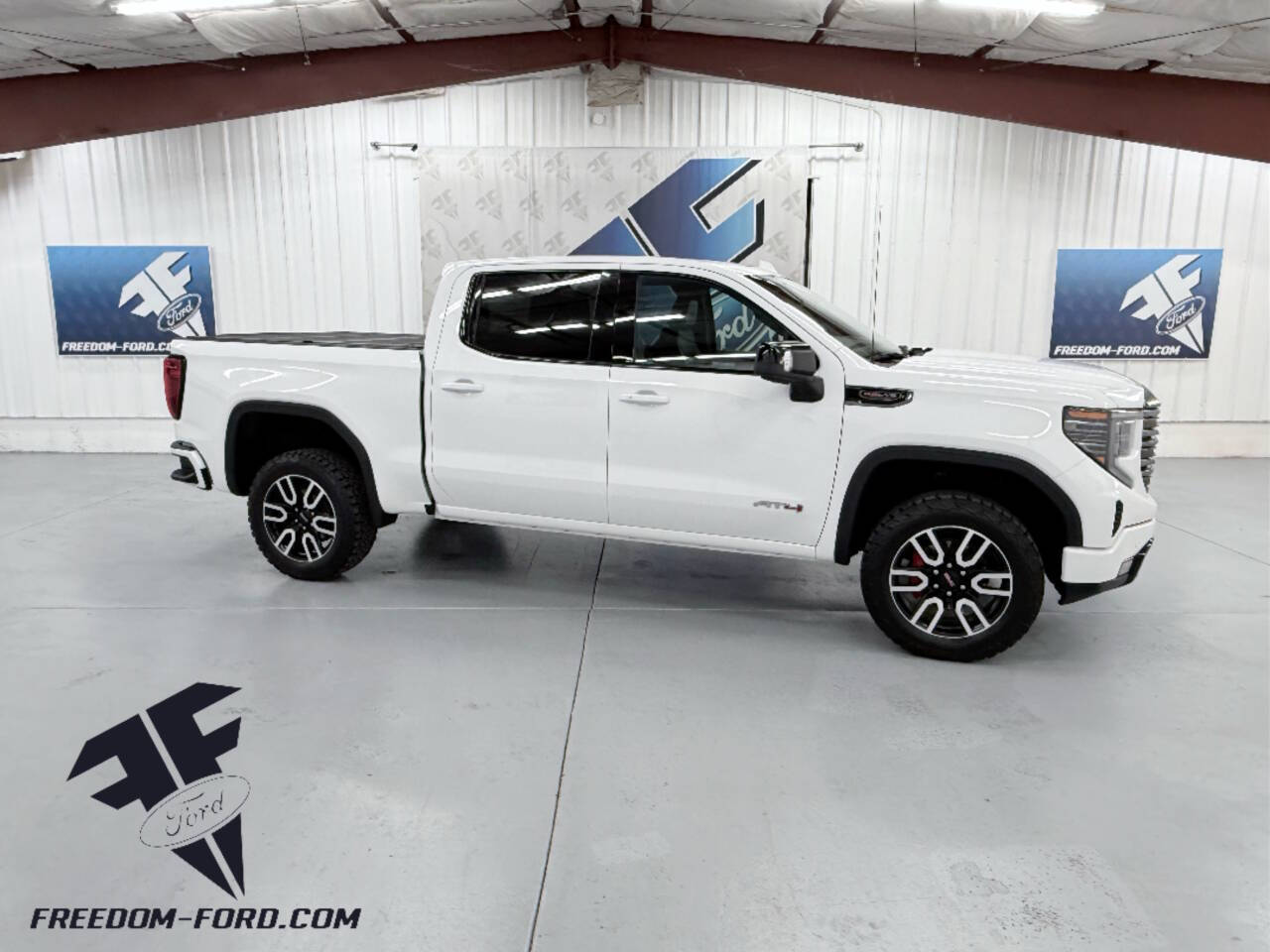 2024 GMC Sierra 1500 AT4's photo