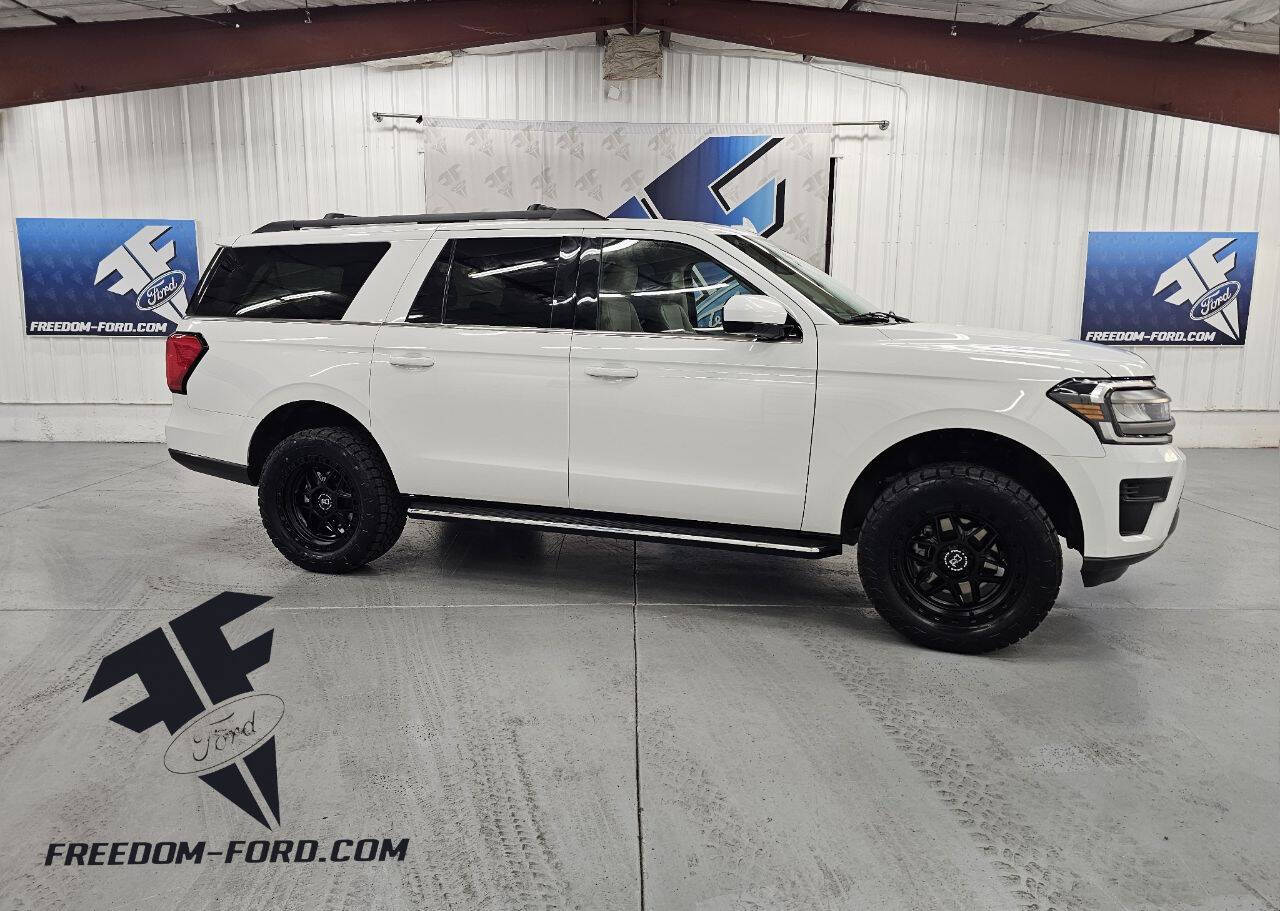 2023 Ford Expedition XLT's photo