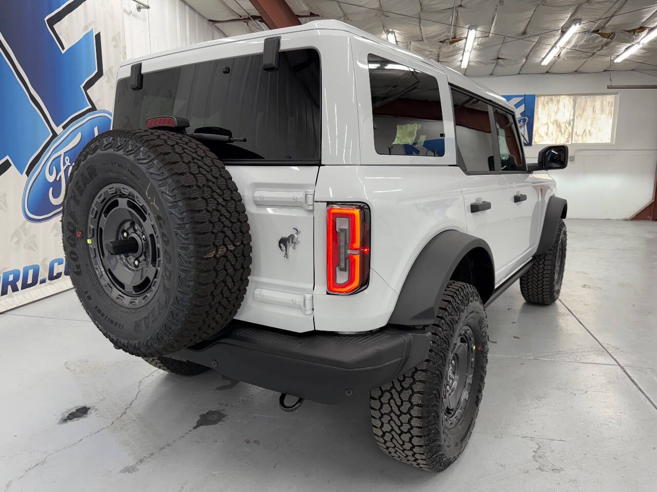 2025 Ford Bronco Badlands photo 2
