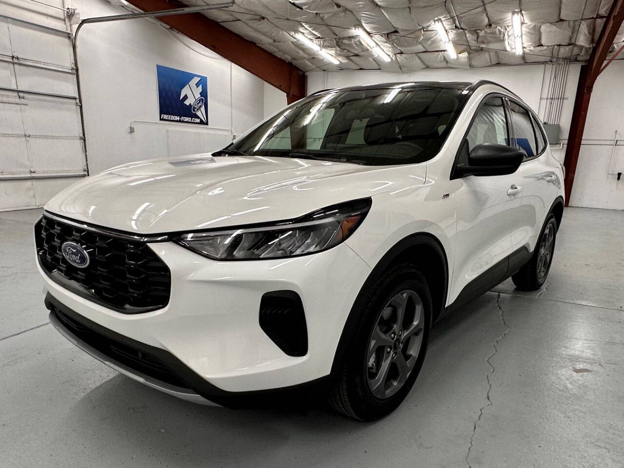 2025 Ford Escape ST-Line photo 3