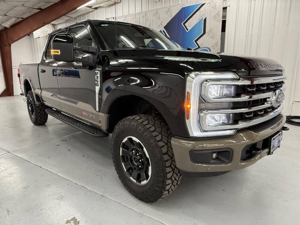2026 Ford F-350 King Ranch photo 2