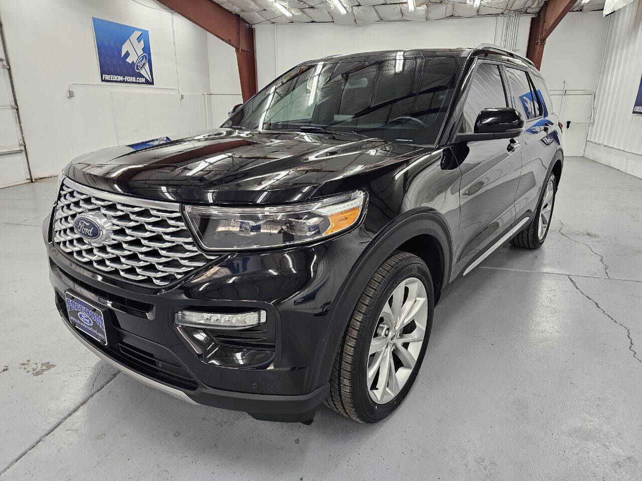 2023 Ford Explorer Platinum photo 2