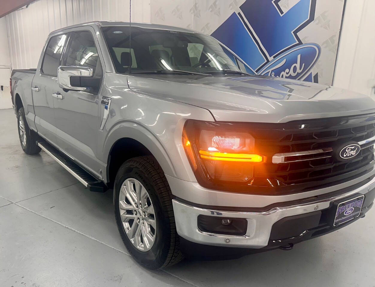 2025 Ford F-150 XLT photo 2