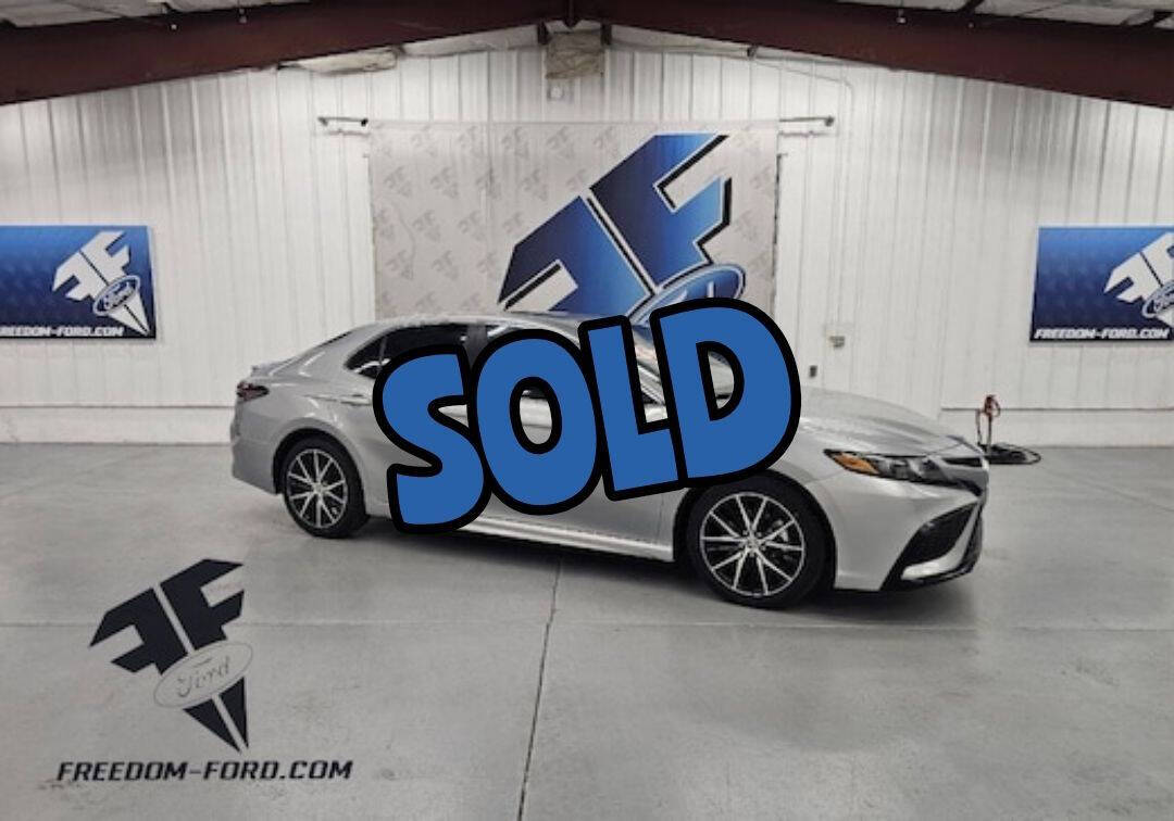 2023 Toyota Camry SE's photo