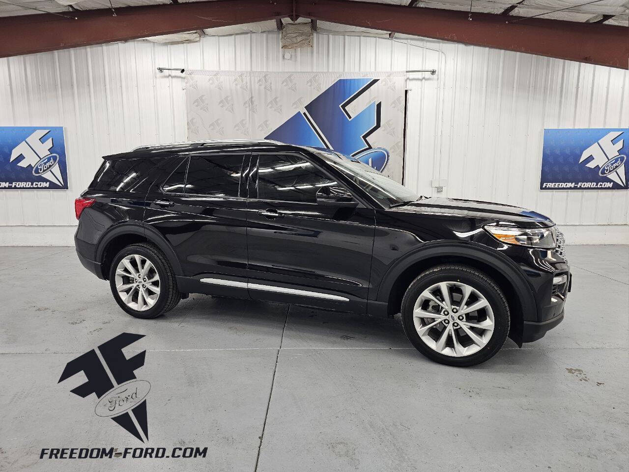 2023 Ford Explorer Platinum's photo