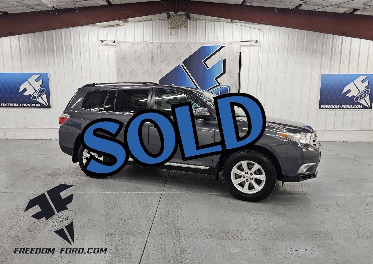 2013 Toyota Highlander Plus's photo