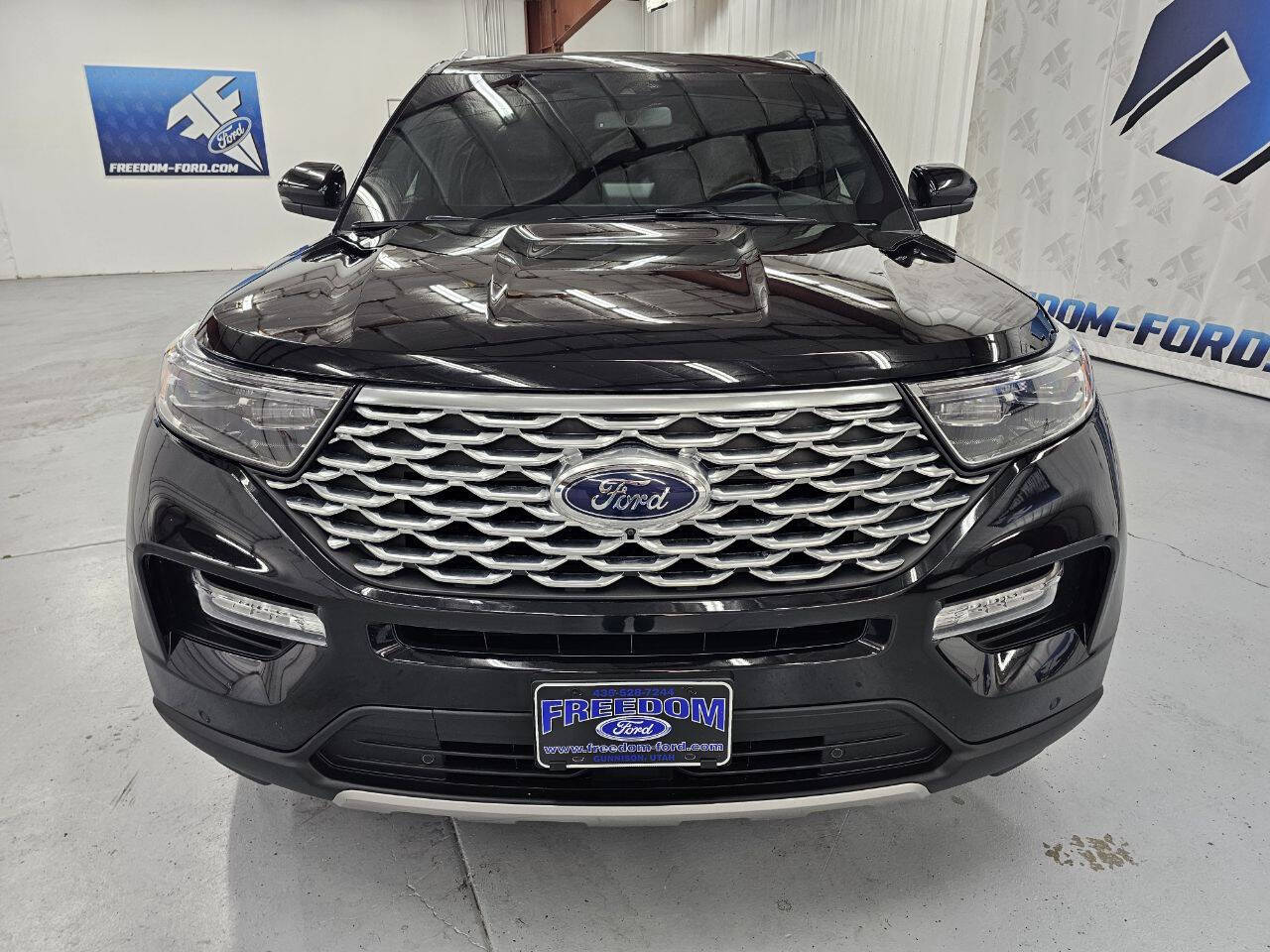 2023 Ford Explorer Platinum photo 3