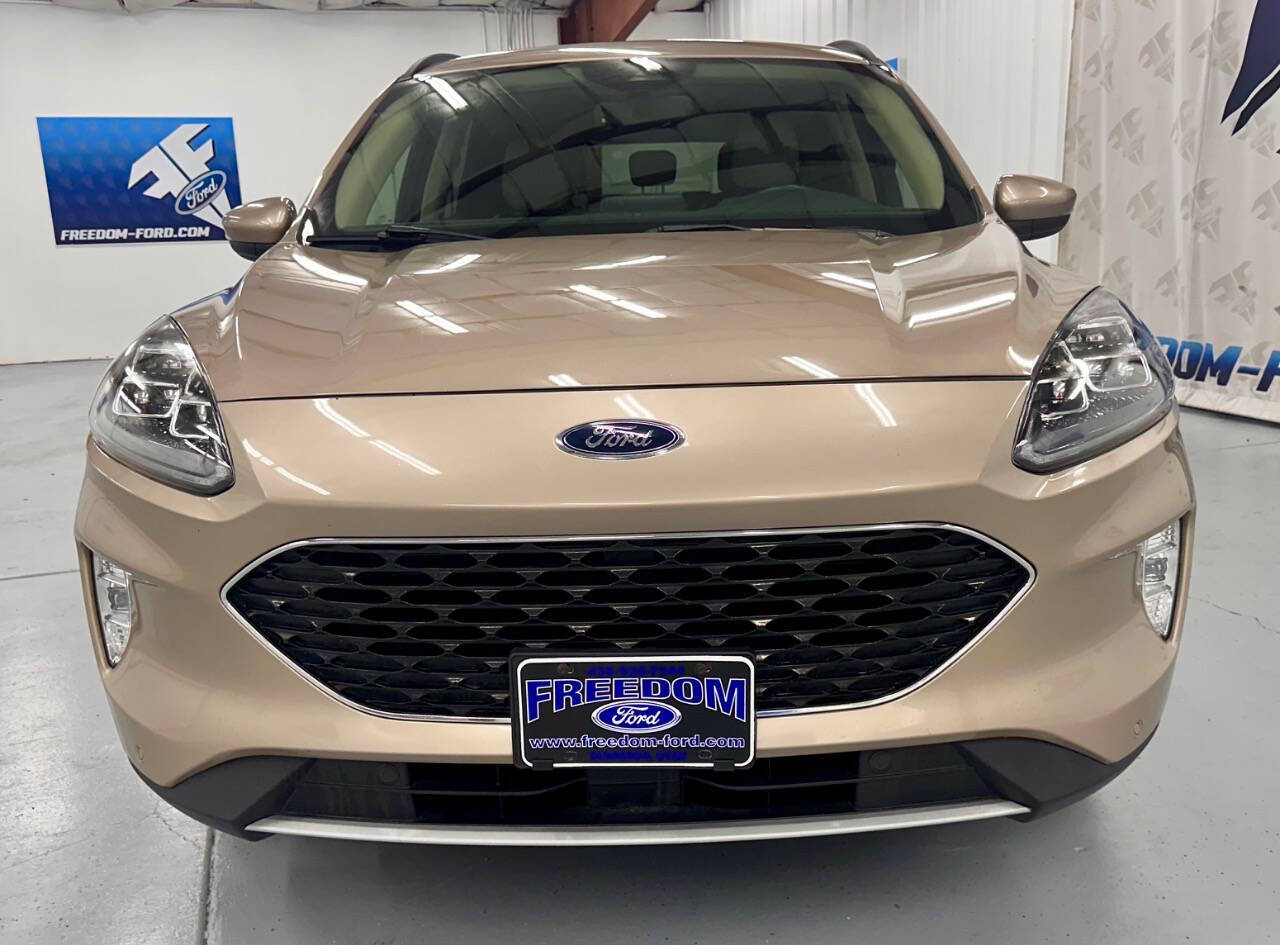 2020 Ford Escape Titanium photo 3