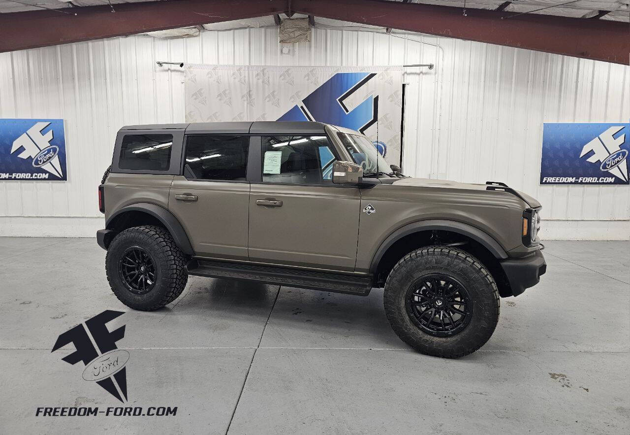 2025 Ford Bronco 4-Door Outer Banks's photo