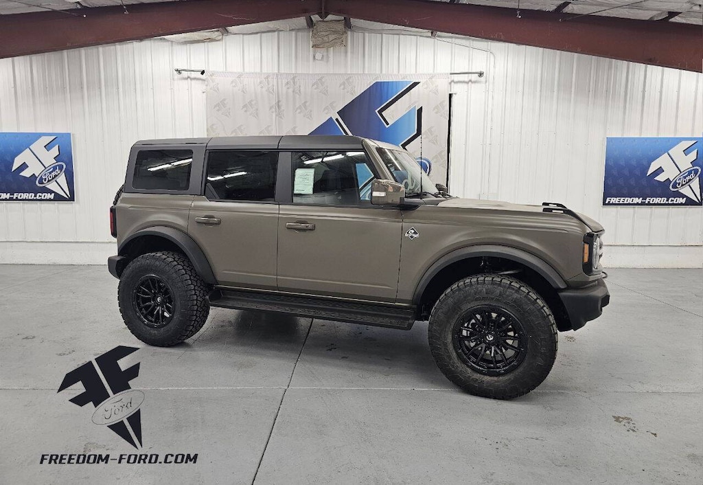 New 2025 Ford Bronco Outer Banks 4x4 4dr SUV SUV