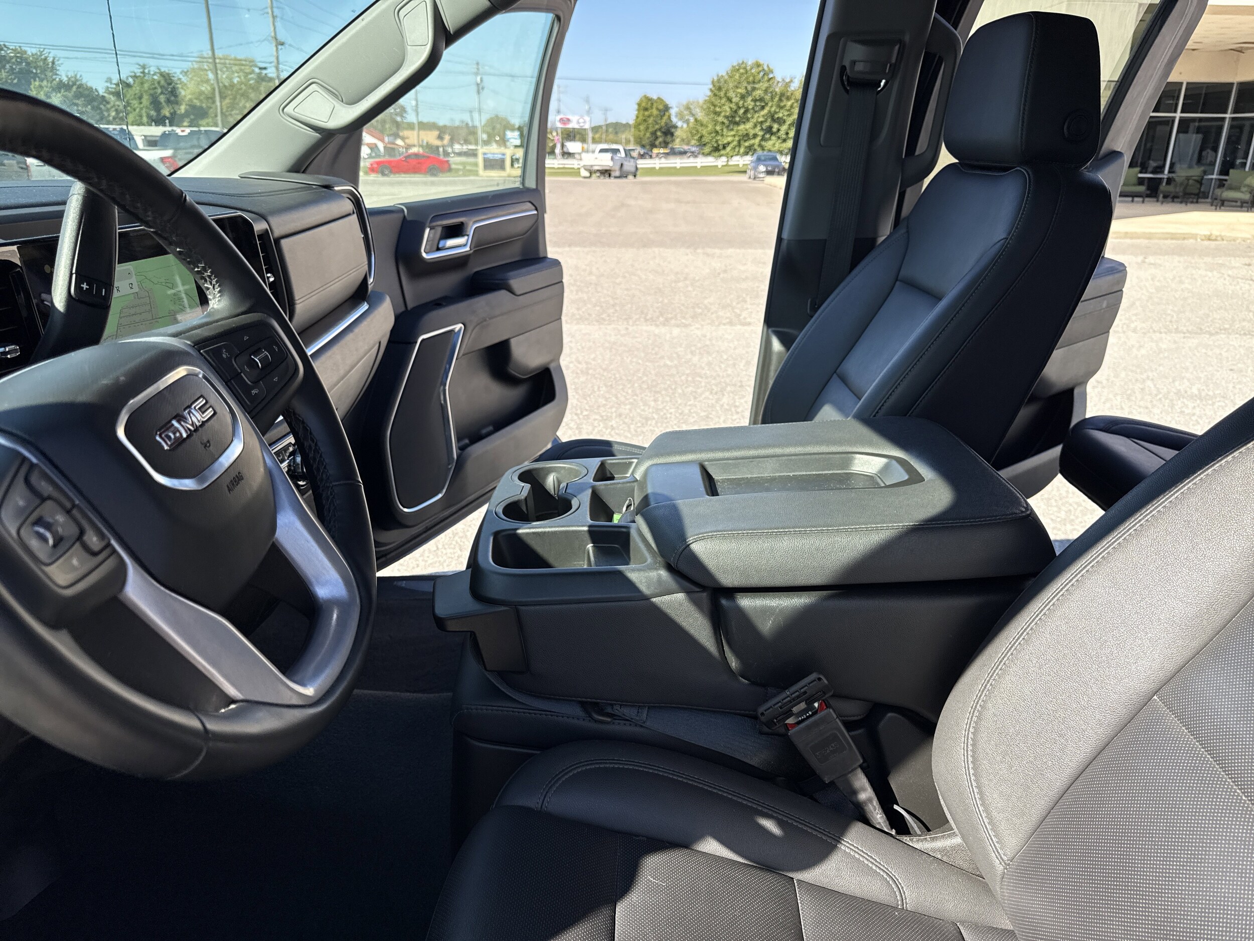 2025 GMC Sierra 1500 SLT - Photo 18