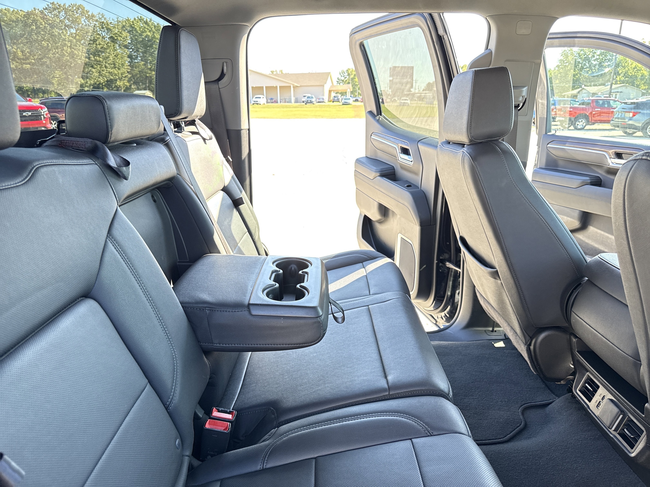 2025 GMC Sierra 1500 SLT - Photo 38