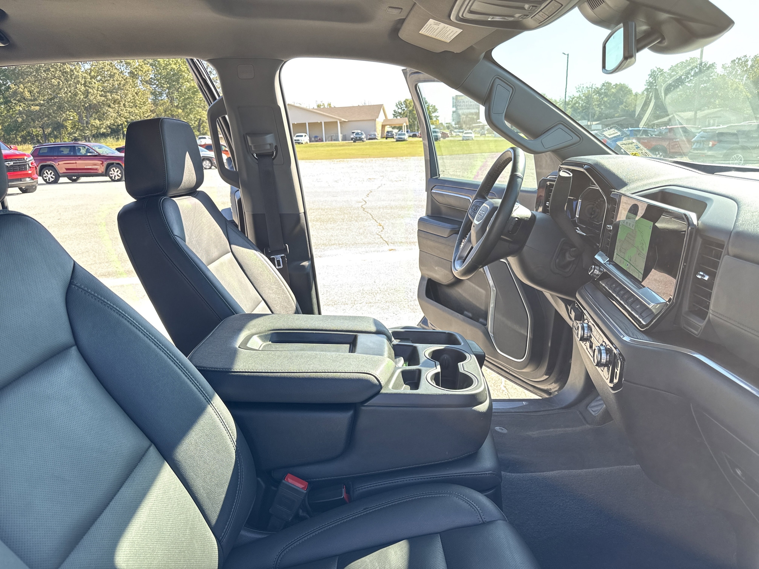 2025 GMC Sierra 1500 SLT - Photo 30
