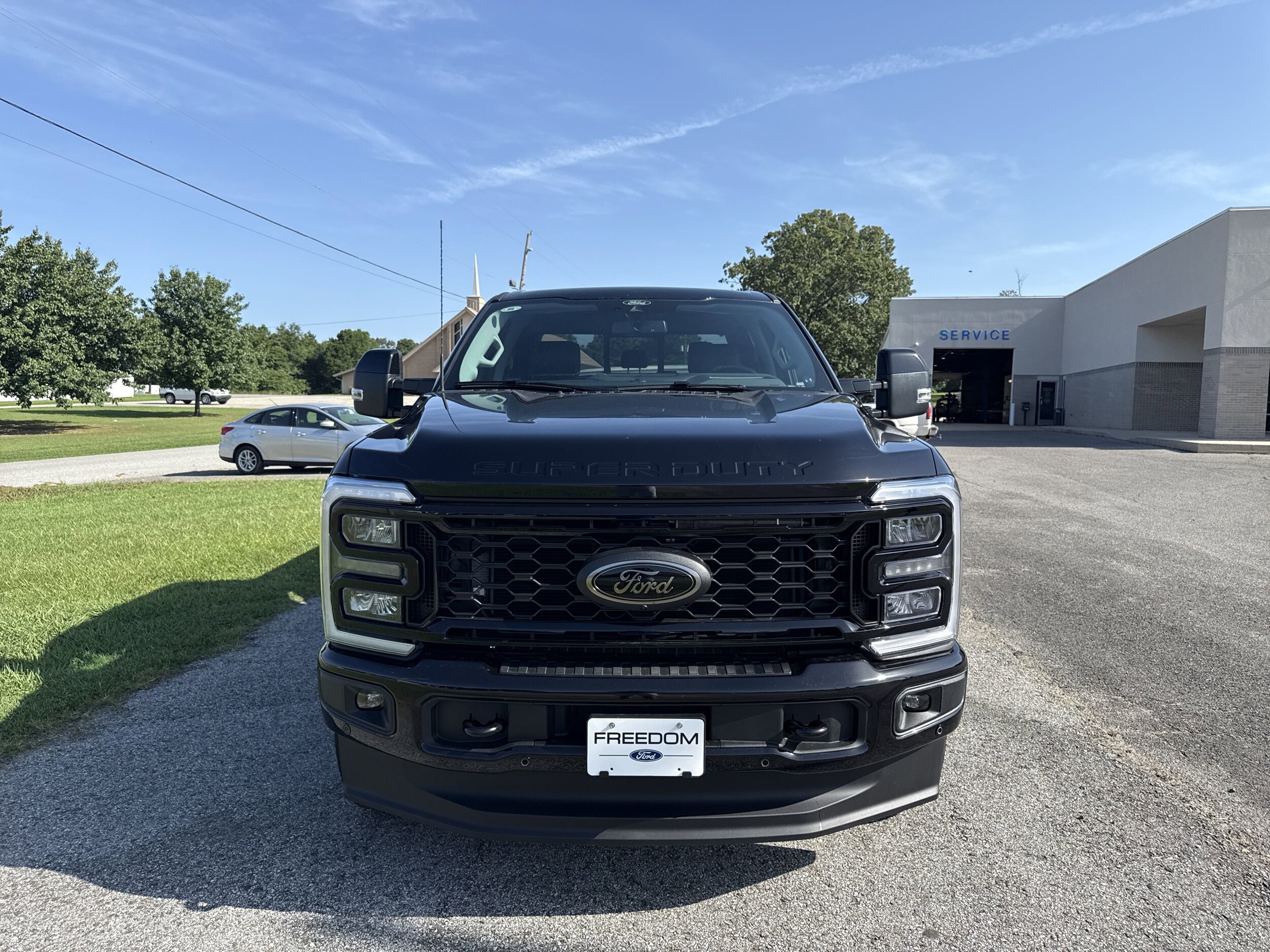 2025 Ford F-250 Lariat photo 2