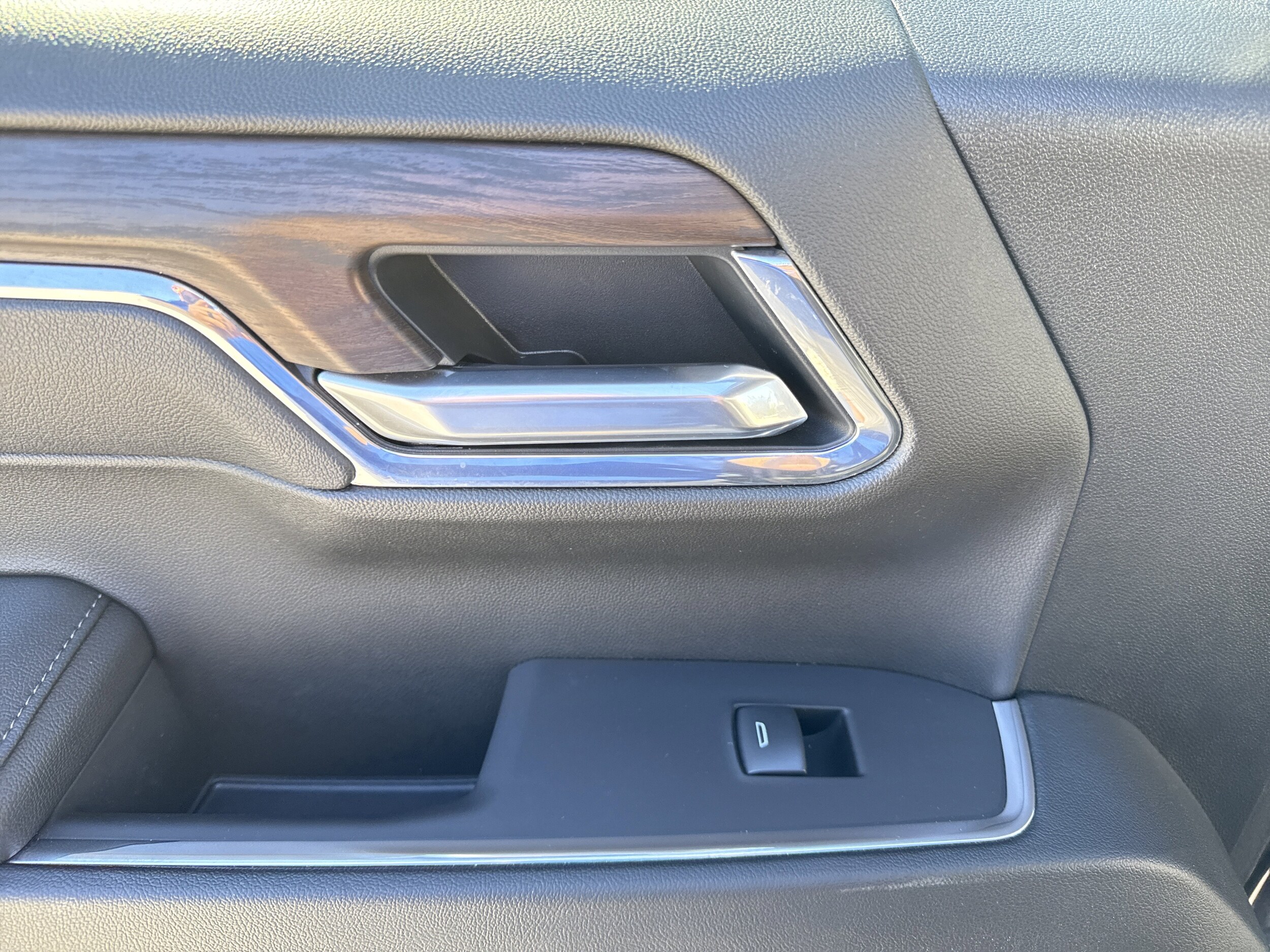 2025 GMC Sierra 1500 SLT - Photo 32