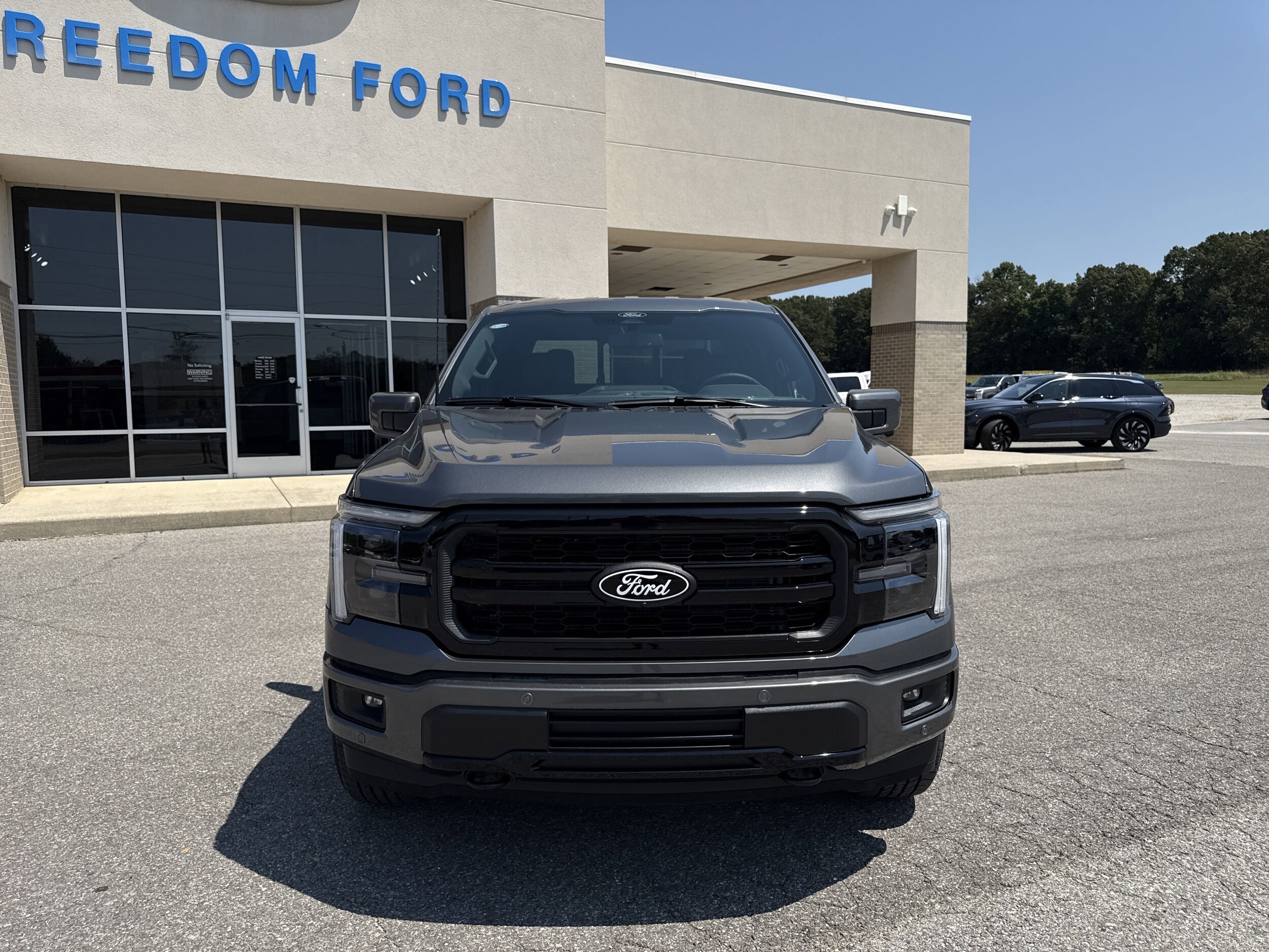 2025 Ford F-150 Lariat photo 3