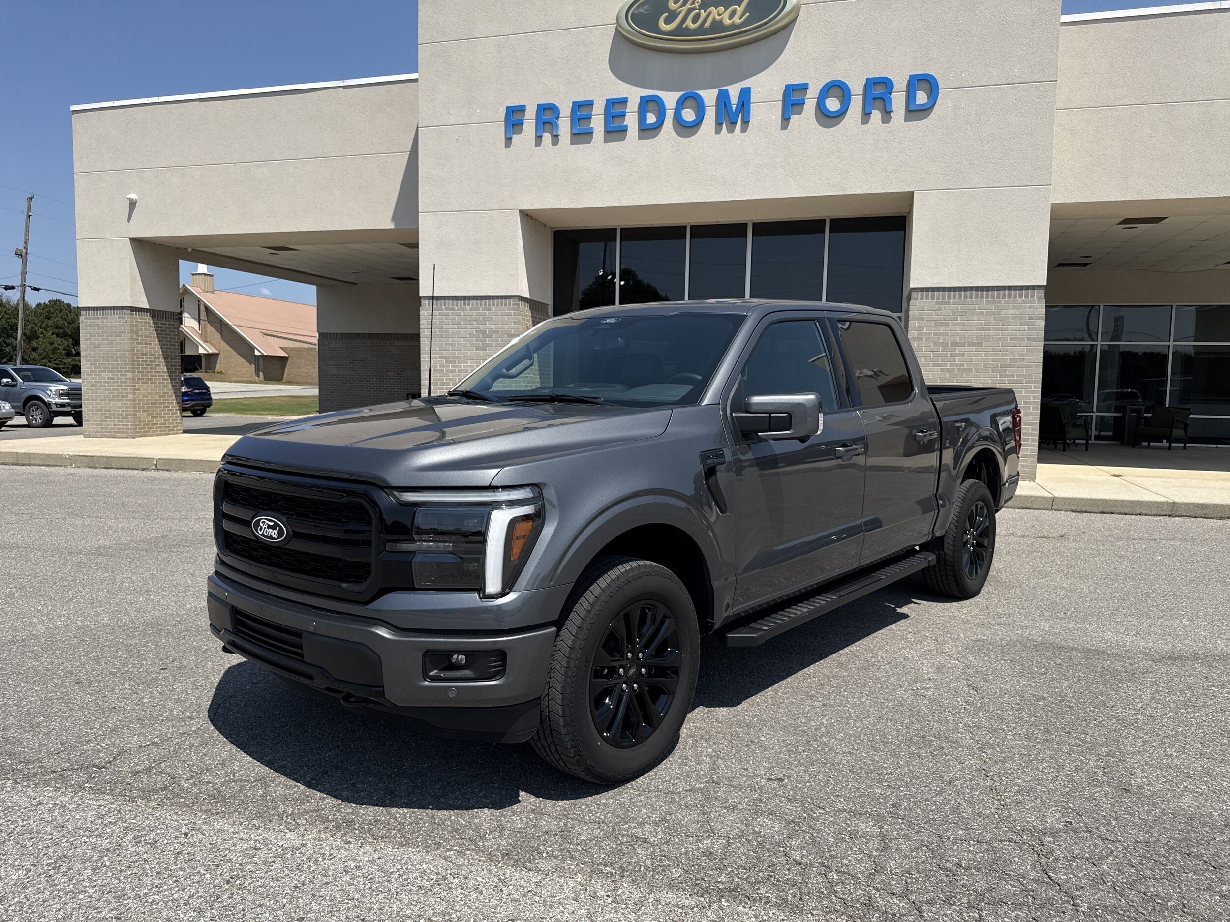 2025 Ford F-150 Lariat photo 2